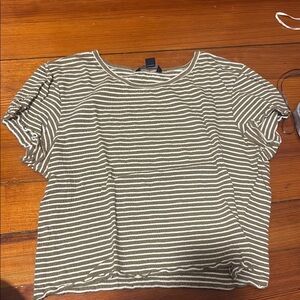 American Eagle Outfitters Black and Gray Cropped T-Shirt